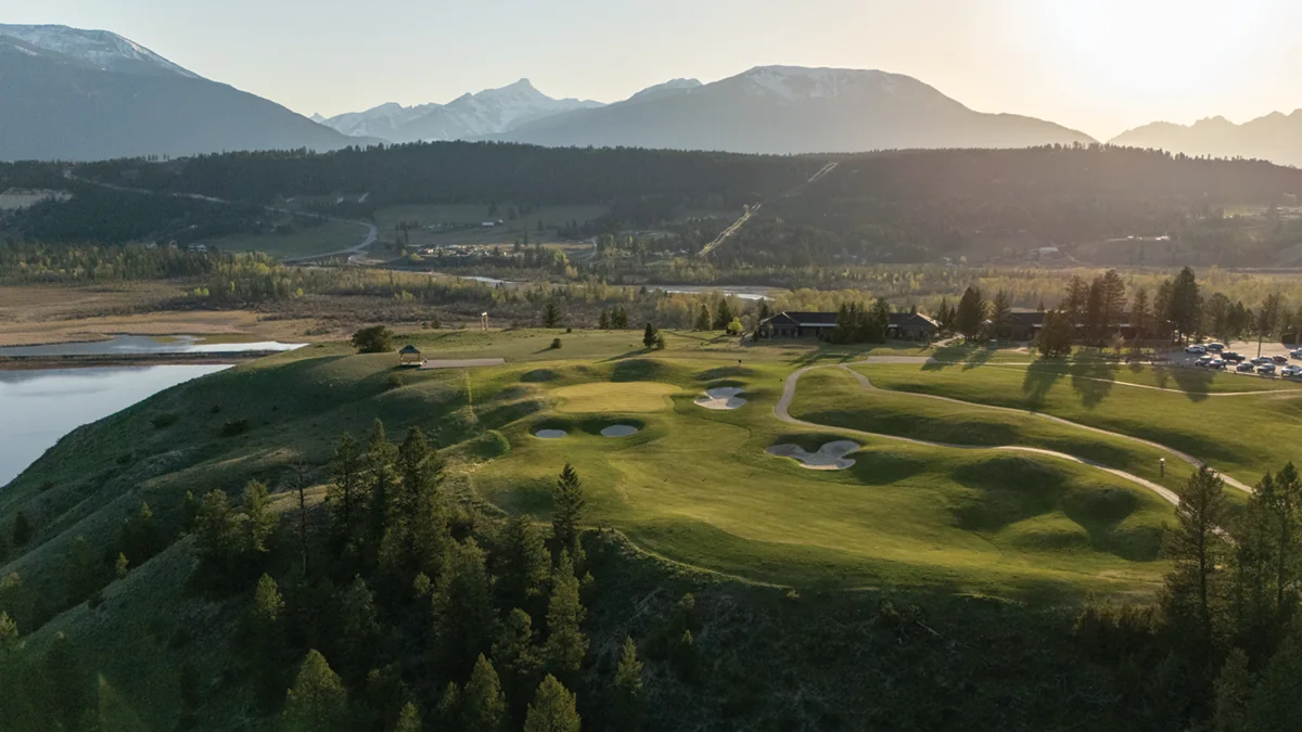 The 18th at Eagle Ranch beneath the Purcell Mountains at golden hour